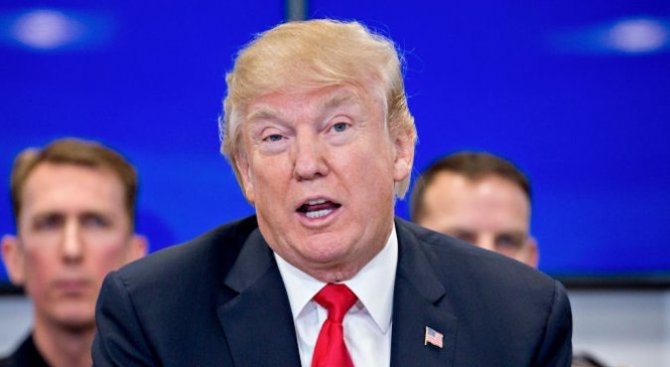 Американският президент Доналд Тръмп подписа указа с който налага 25