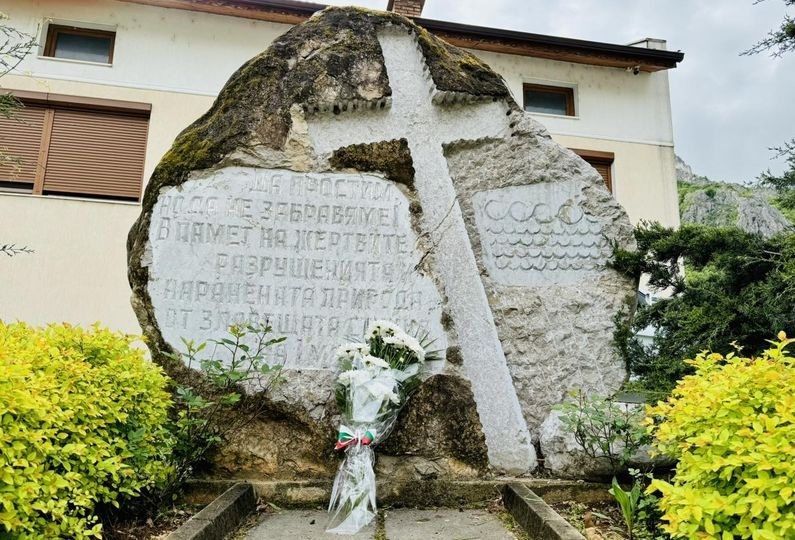 Враца почита паметта на жертвите от наводнението на 1 май