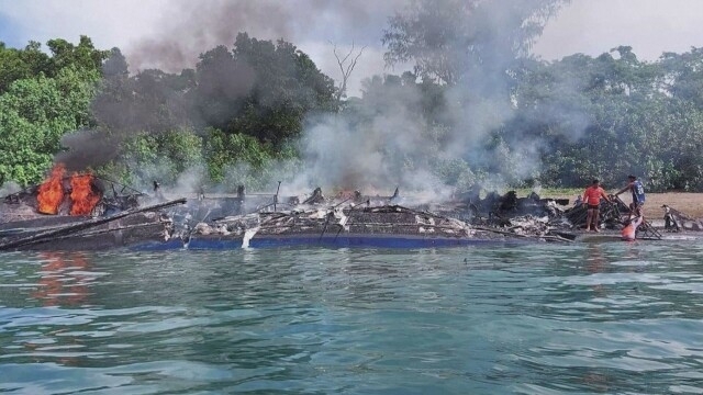 7 загинали при пожар на ферибот на Филипините /снимки/
