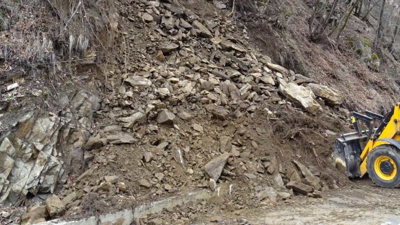 Движението по пътя Грамада Синаговци е ограничено за автомобили