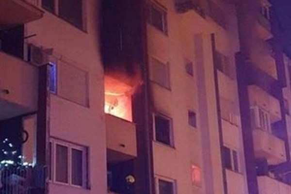 Трупът на млад мъж е открит след пожар в дома