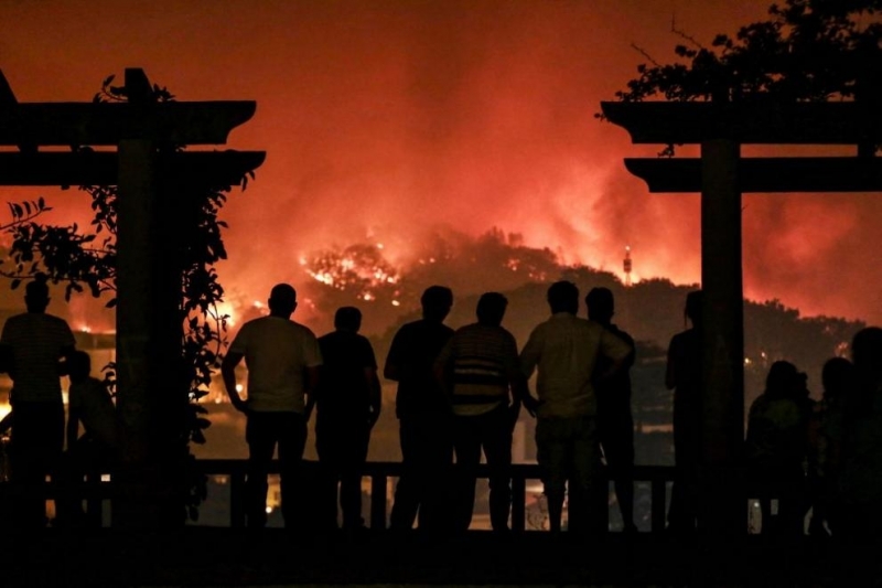 Най малко 44 души бяха ранени при пожар в южния португалски