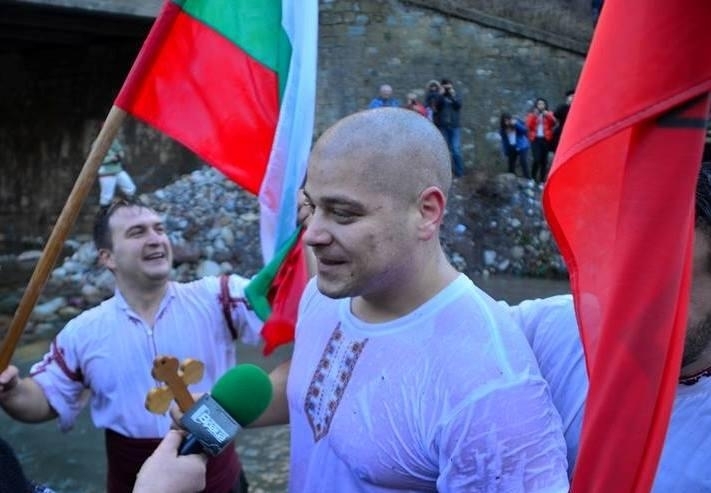 28 годишният Калоян Маринов от Враца спаси кръста на Богоявление във