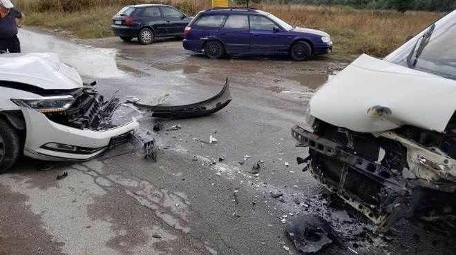 Двама души загинаха при тежка катастрофа тази сутрин на пътя