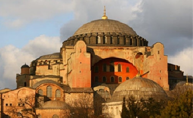 Проправителствени медии в Турция съобщават че Държавният съвет единодушно е