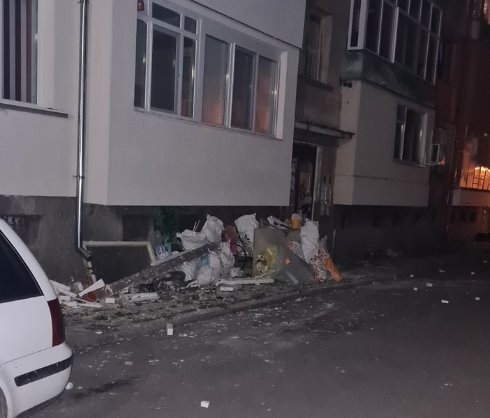 Врачани се оплакаха от съседи оставили цял камион с боклук