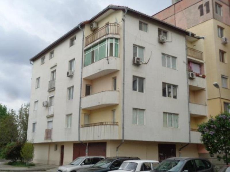 Частен съдебен изпълнител е обявил за публична продан тристаен апартамент