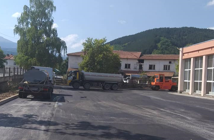 Дворът на училището в Чипровци е в ремонт, стана ясно