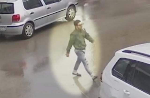 Варненската полиция издирва извършителя на грабеж на дамска чанта от