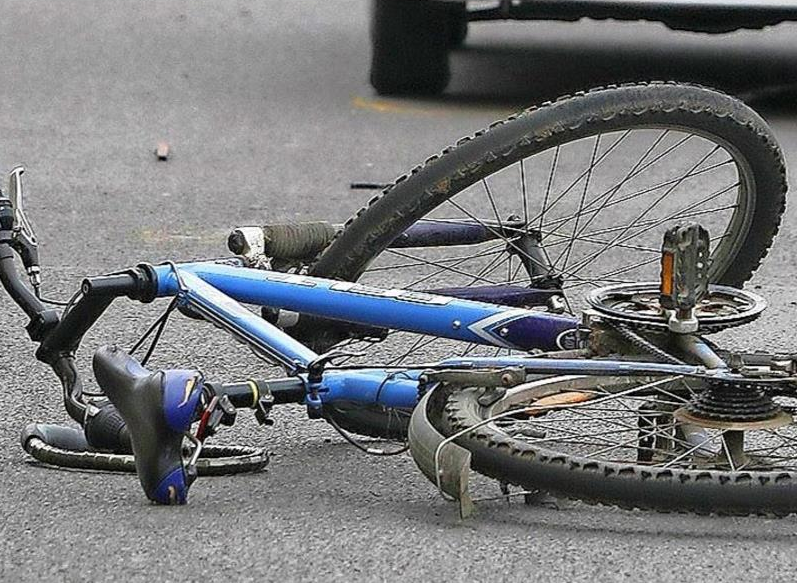 Пиян колоездач се натресе в Опел във врачанско село това