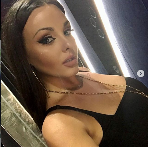 Дъщерята на Глория се снима на плажа и веднага качи