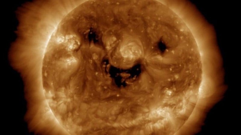 Слънцето ни се усмихна днес в много интересна поза Усмивката