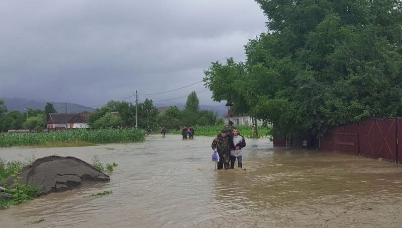 Четирима души са загинали в следствие на поройните дъждове и наводненията
