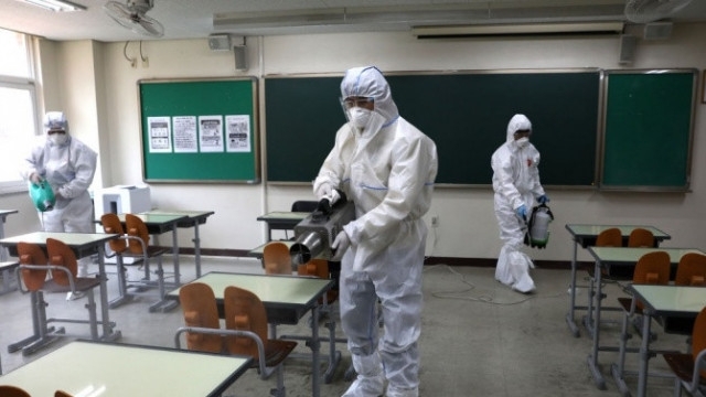 След положителните PCR тестове за COVID 19 на трима от педагозите