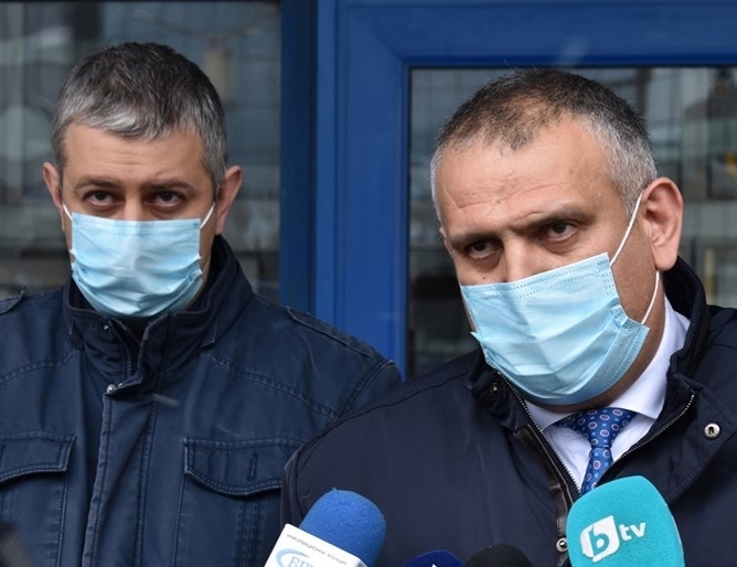 Късно снощи и тримата членове на управителния съвет на Агенция