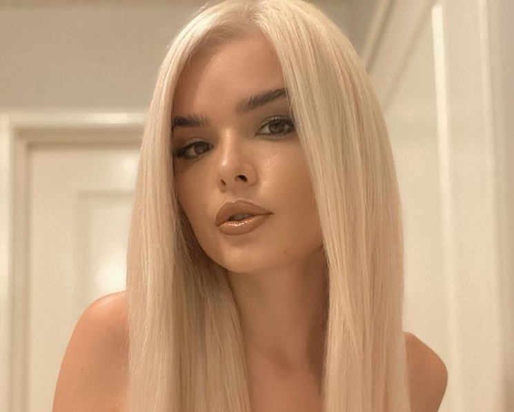 Стриптизьорката от Лас Вегас Анна Монро подпали социалните мрежи с