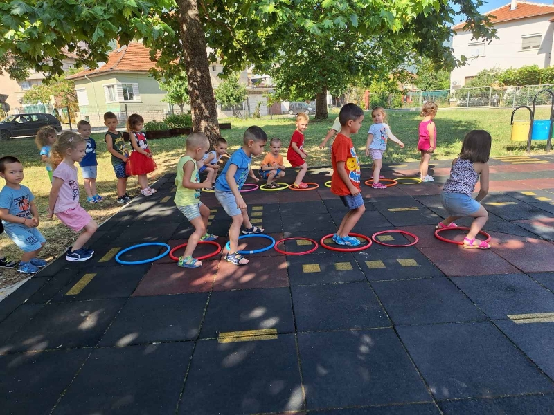 Децата от ДГ Единство Творчество Красота във Враца показаха обичта