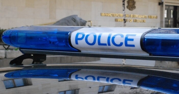 25 годишен преподавател по география е бил задържан за блудство