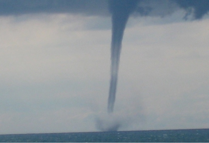 Торнадо се развихри над гръцкия остров Серифос в Егейско море.