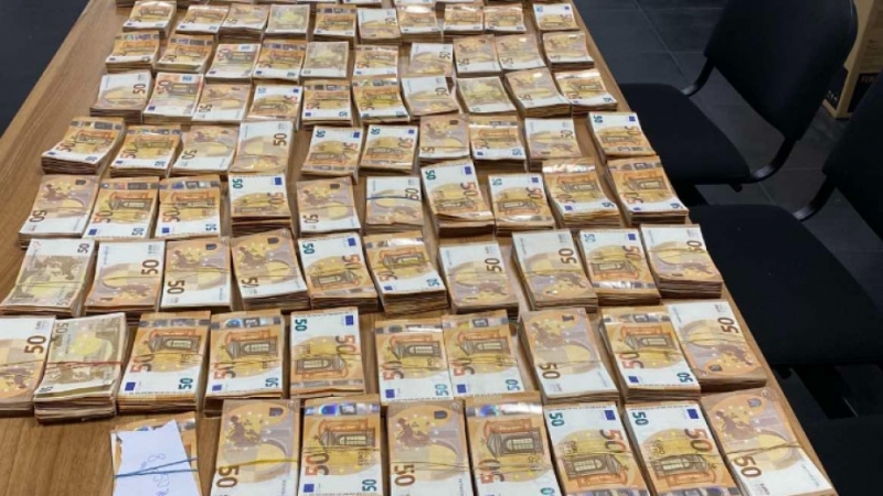 Митничари откриха над 1 млн лева недекларирана валута на МП
