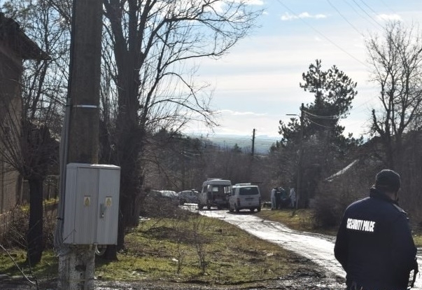 Полицаи от Враца два дни търсили трупа на закопаната в