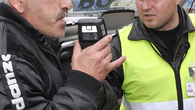 Заловиха мъртвопиян мъж зад волана във Видин съобщиха от МВР