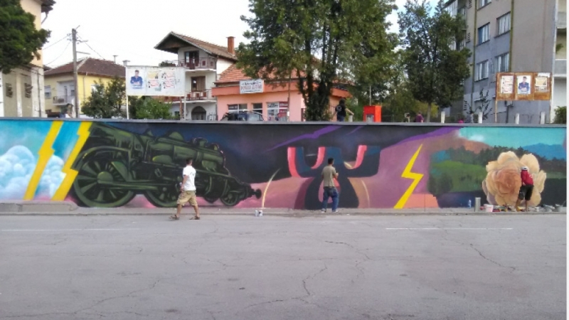 Вече се виждат първите картини на подпорната стена на автогарата