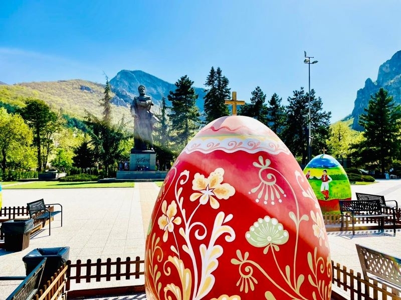 Враца се накипри в празнична великденска премяна Градът грее в