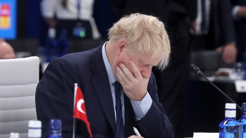 Още представители на британското правителство на премиера Борис Джонсън подадоха