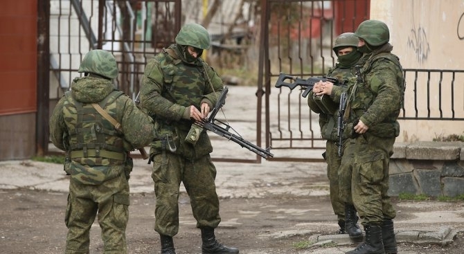 Двама мъже бяха убити а едно момиче беше ранено при експлозия