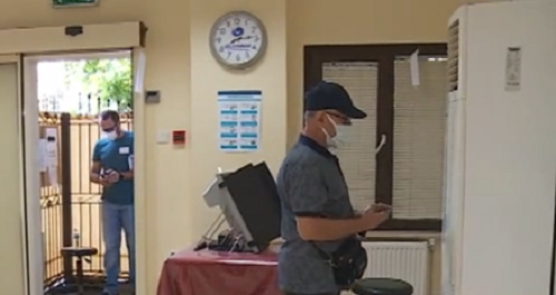 Машините затрудниха някои от избирателите в Турция Мъж се опита