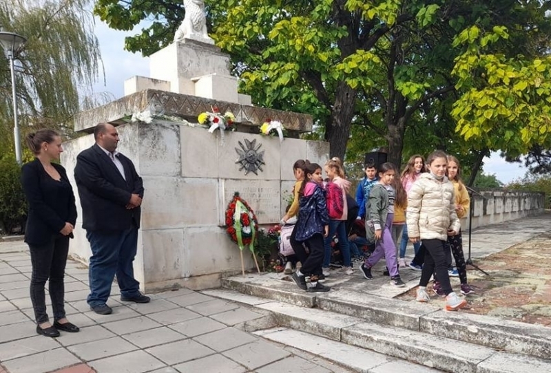 Почетоха Независимостта на България в Оряхово съобщиха от управата В