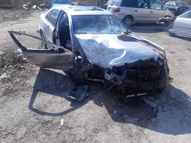 Ад на пътя! Млад врачанин с „Мерцедес“ удари челно кола с бременна жена и малко дете край Монтана