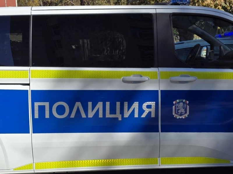 Петима пострадаха след катастрофа между 3 микробуса и кола в Добричко