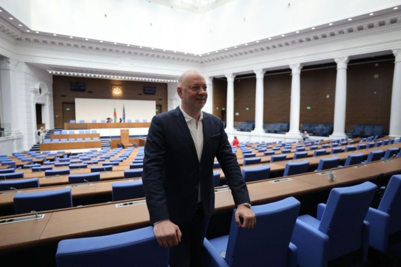 БСП искат оставката на председателя на парламента Росен Желязков обяви