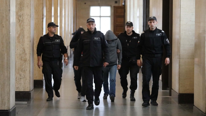 От 10 до 20 години затвор грозят задържаните за банковия