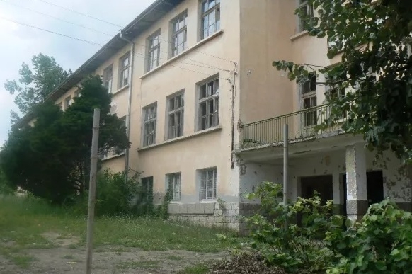 Бивши училища се продават в интернет сайтове научи BulNewds bg Едно