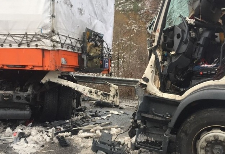 Два камиона се помляха на Околовръстното в София Инцидентът е