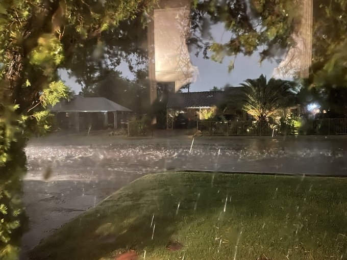 Проливните дъждове наводниха участък от главния булевард на Лас Вегас