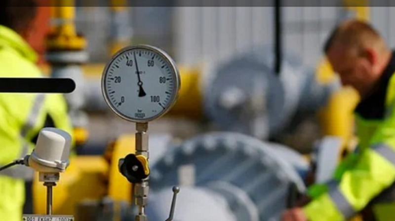 Енергийното министерство и Булгаргаз дадоха разяснения на извънреден брифинг за цената