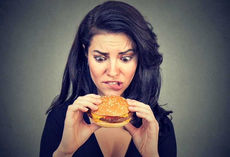 За да открият причините за предразположението към нездравословно хранене учени