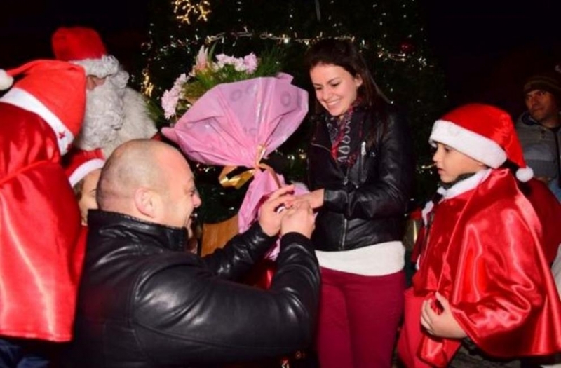 Грейнаха светлините на коледната елха в Петрич За посрещането на Дядо