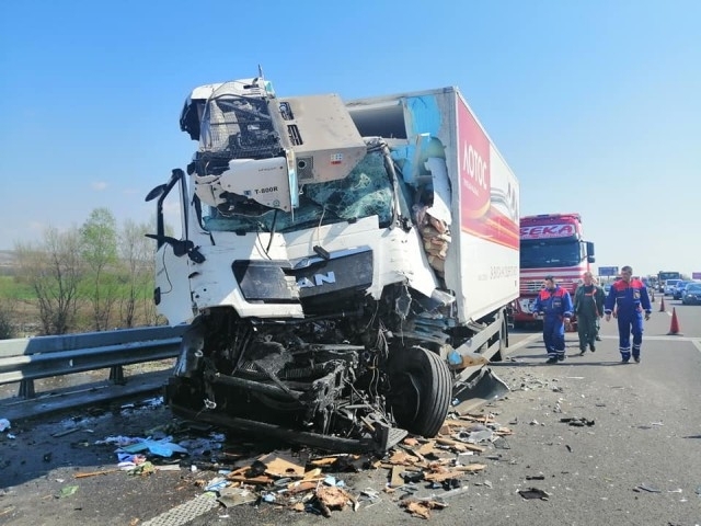Катастрофа с два ТИР а е станала във Врачанско съобщиха от