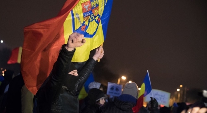 Стотици души са ранени в сблъсъци с полицията в Румъния
