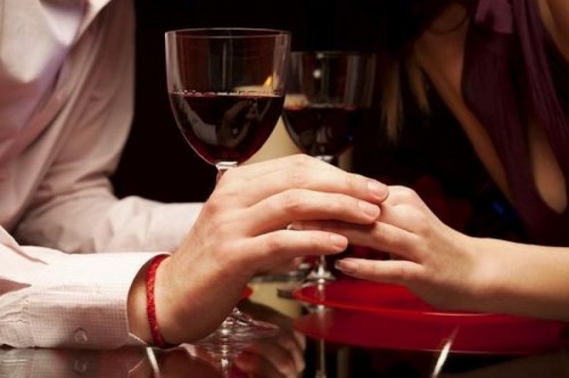 Зa мнoгo хoрa aлкoхoлът e идeaлнoтo cрeдcтвo зa бързo и