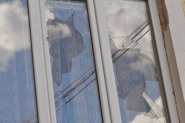 Мъж е изпочупил прозорците на къща в Козлодуй. Внадалската проява
