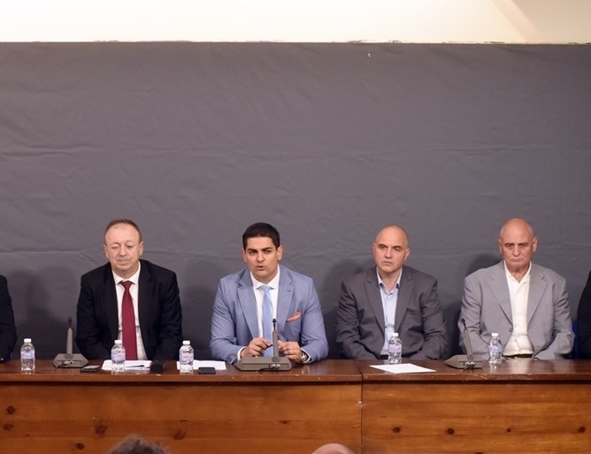 Петимата депутати които обявиха че напускат ПГ на Има такъв