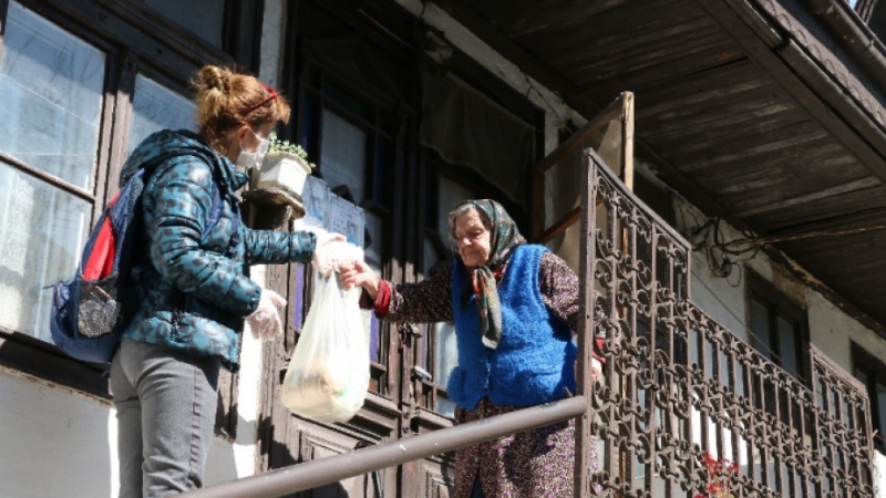 Телефон за доставка на лекарства и хранителни продукти е разкрит