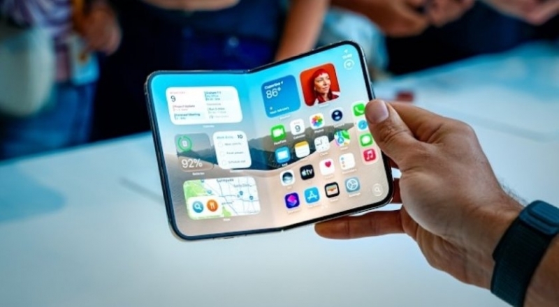 Революция: Apple сгъна айфона