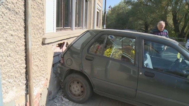 Две коли се сблъскаха в Бистрица Единият автомобил се е